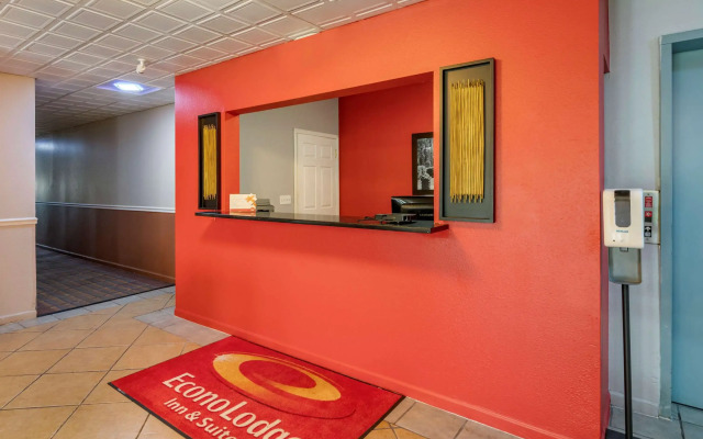 Econo Lodge & Suites Granite City