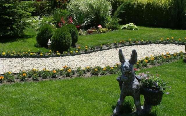 Meta Beach Budjet Hotel