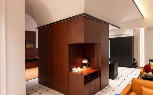 WuYu Hotel（Beibei District Government Zhuang Yuan Bei Light Rail station)