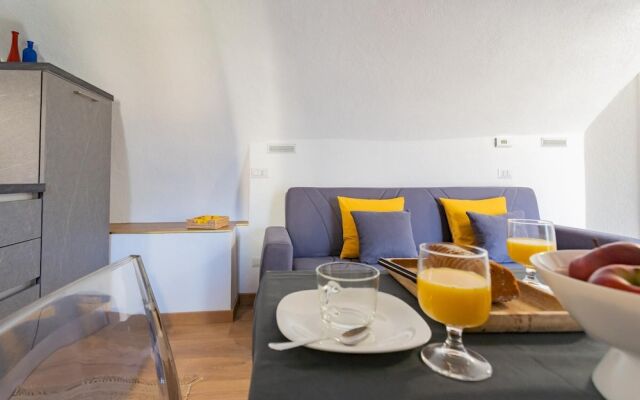 Pozzo Vertical Apartment With Garden and Parking