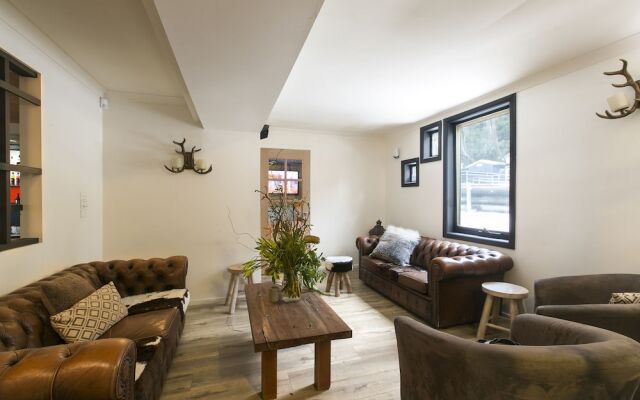 Feathertop Alpine Lodge