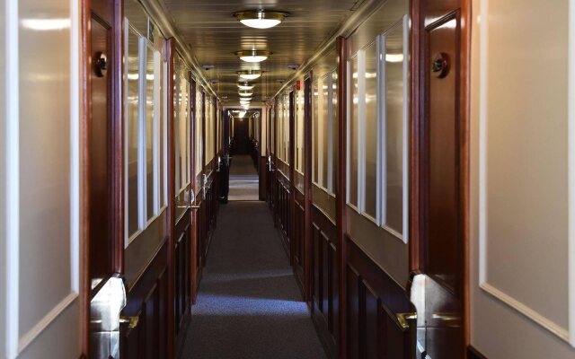 Invicta Ribeira Boat Hotel