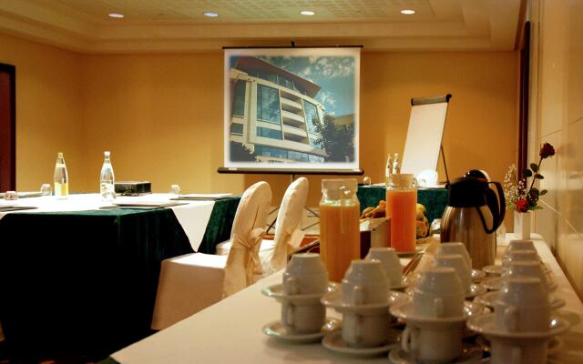Evergreen Laurel Hotel