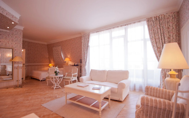 Opera Hotel