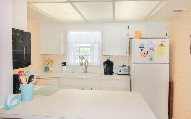 Colony Beach Club 105