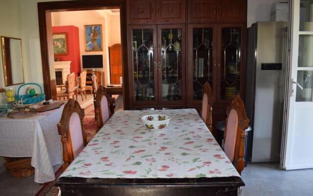 Private Villa AKOBARA, 2km from city center