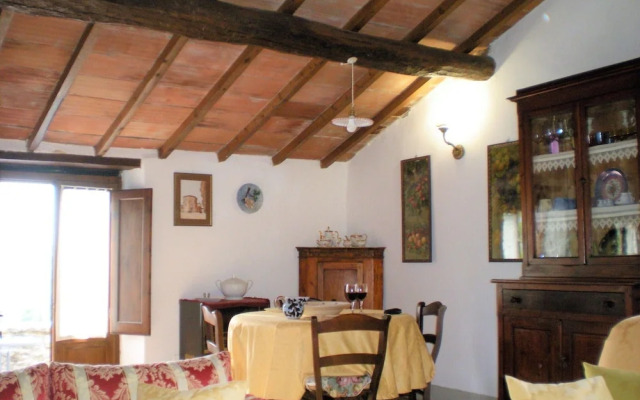 Farmhouse in Cortona With Pool