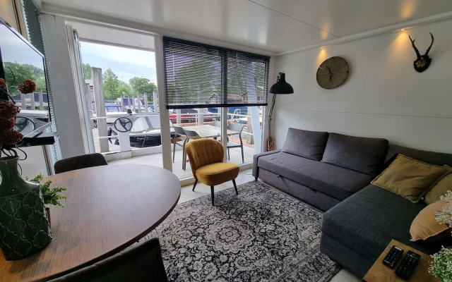 Houseboat Havana