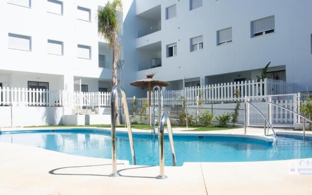 Comfortable apartment with shared pool, garage and at only 5 min walk from Los Bateles beach