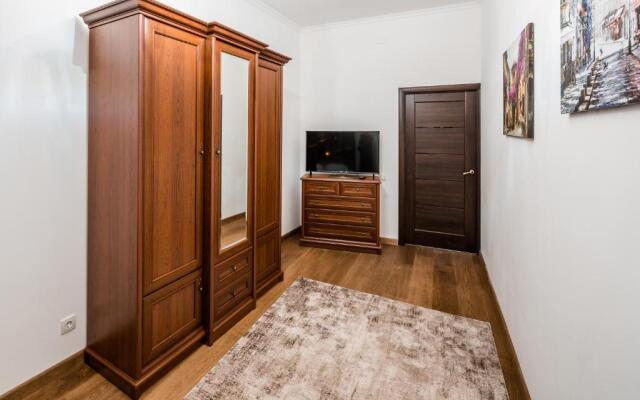 Romari площа Міцкевича