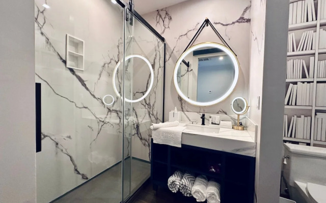 Chez Hotel Arlington Heights