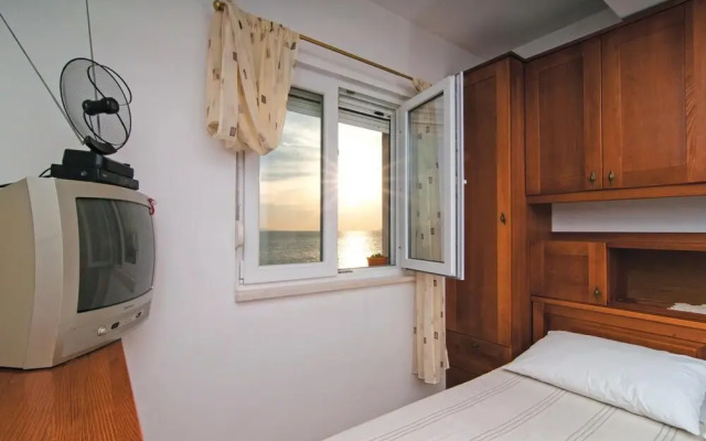 Amazing Home in Podstrana With Wifi and 2 Bedrooms