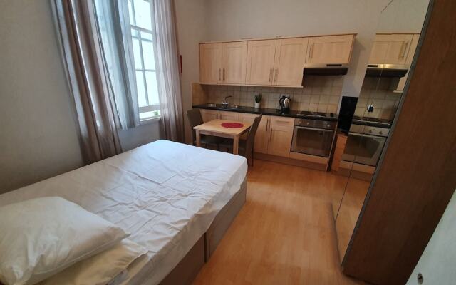 Studio Apartment in South Kensington 14