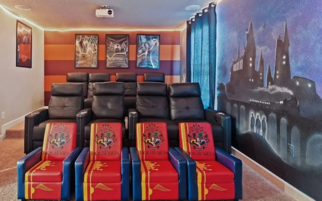 Upstay - Championsgate Home w Hot Tub-pool-cinema