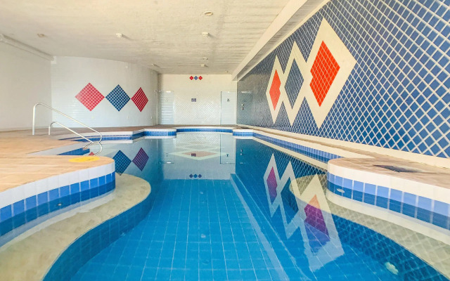 Vista para o mar e piscina - UW01F