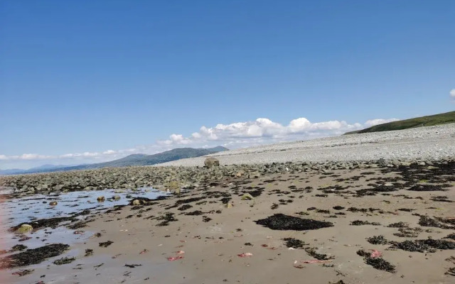 Snowdonia Sunbeach Holiday Sea and Mountain View