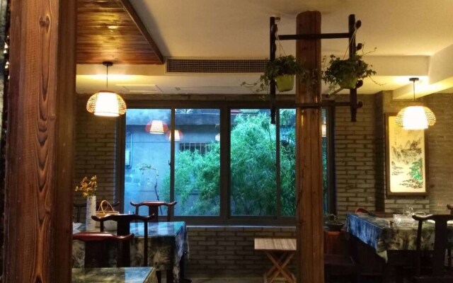 Yangzhou Manzhu Inn