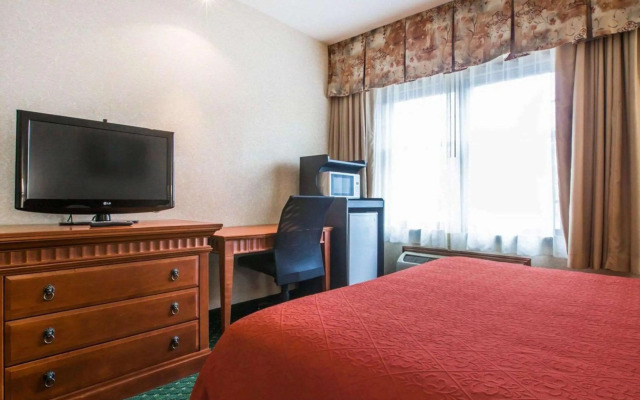 Econo Lodge Glens Falls / Lake George