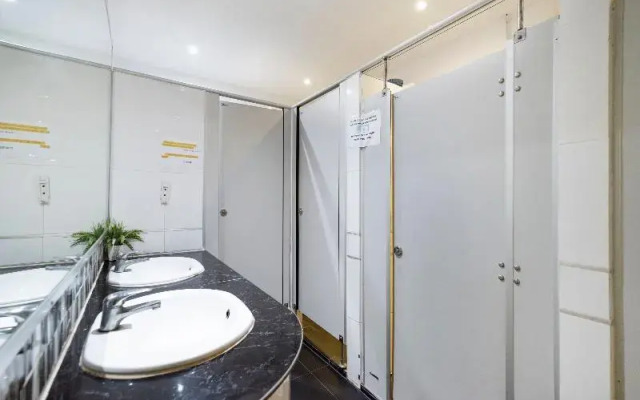 Oyo 618 At Khaosan Hostel