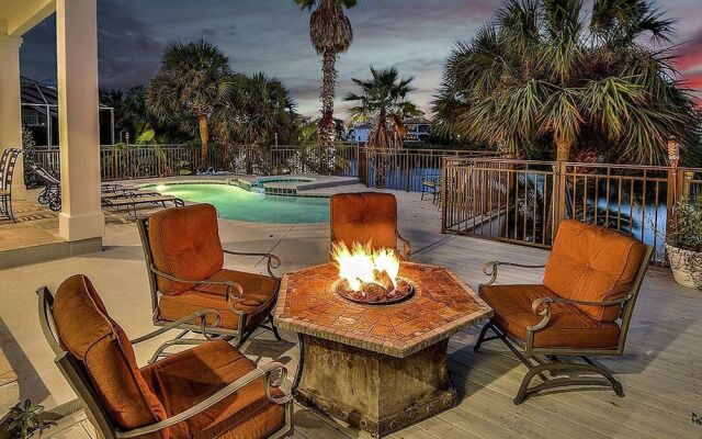 Casa Esmeralda by RedAwning