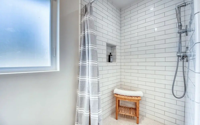 727 Sonrisa St 1 Bedroom Home by RedAwning