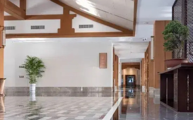 Yangzi Hotel