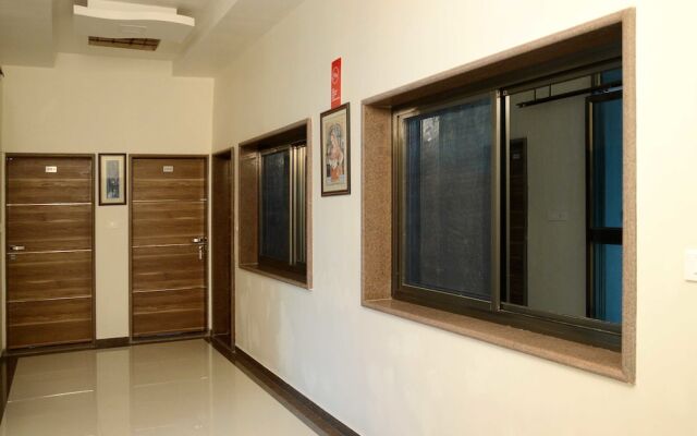 OYO 3422 Hotel Golden Berry