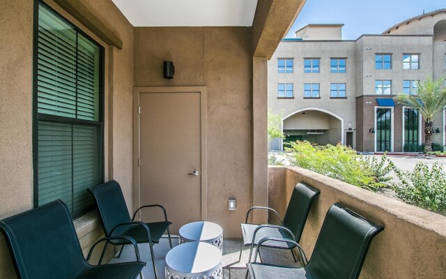 Rooftop Pool, Views, Close to Shops & Dining 1131