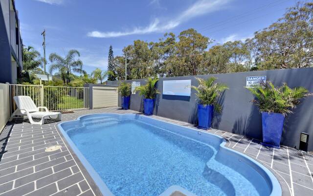 Shoal Bay Beachclub Apartments