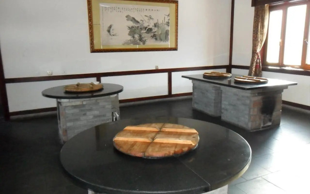 Yabuli Guandong Film City Hotel