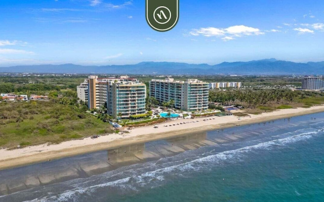 Oceanfront 2 BR Condo - Beach - Restaurant - Gym