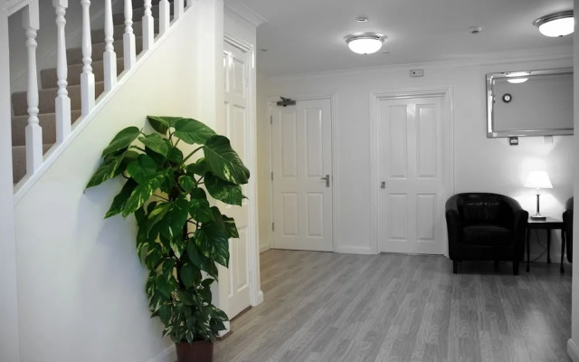 Whites Gates Hotel