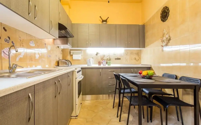 Bright apartment with 2 bedrooms