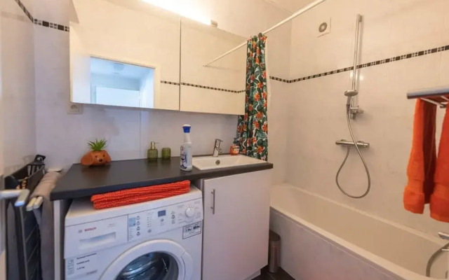 Seaview Apartment on the Beach - Free Parking