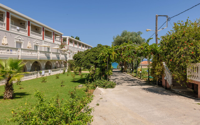 Belussi Beach Hotel & Suites