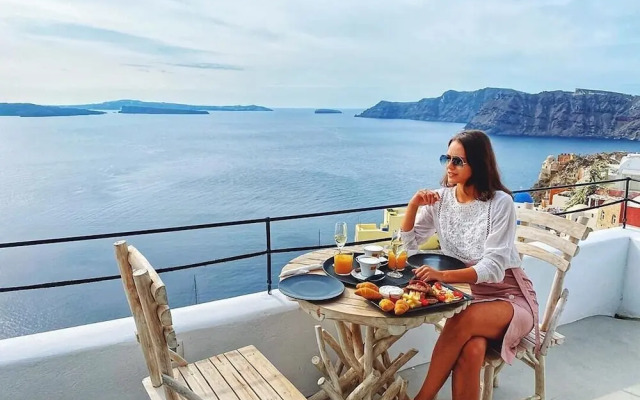 Kaleidoscope Oia Suites