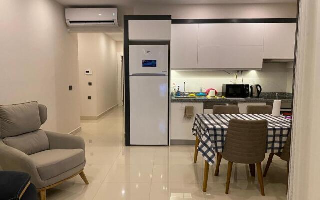 cozy 2 bedroom condo with pool and amenities