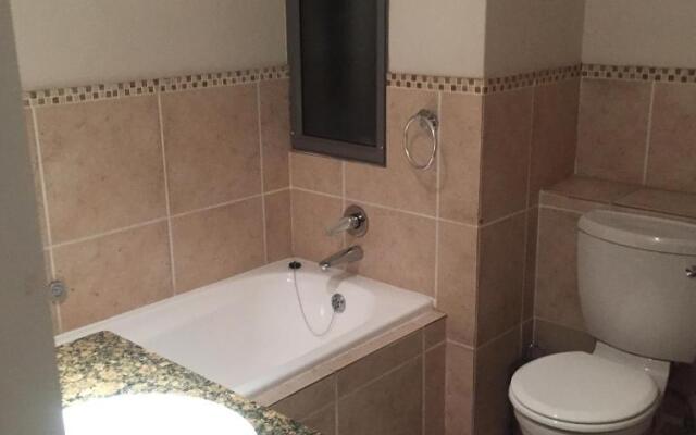 77 Grayston Apartment