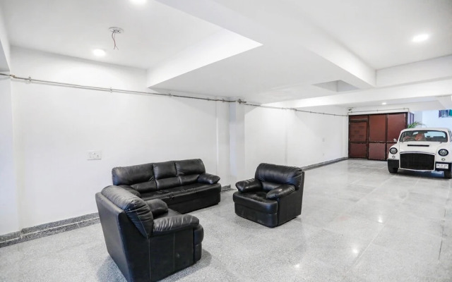 FabHotel The Grand Suite