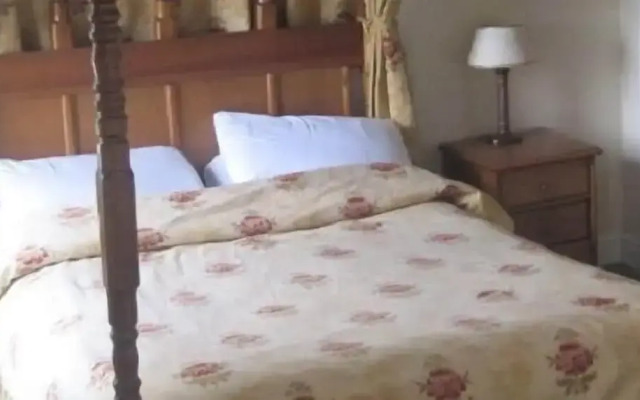 OYO Rose & Crown Hotel