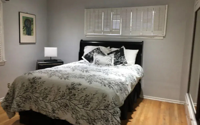Lovely 2 Bedroom Home with Pool