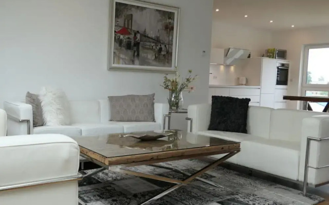 "penthouse Apartment on the Water"