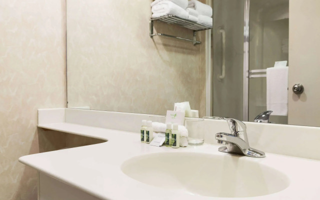 Travelodge by Wyndham Spruce Grove