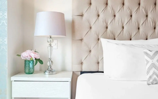 2BR Apartment With Jacuzzi - Pool - City Skyline