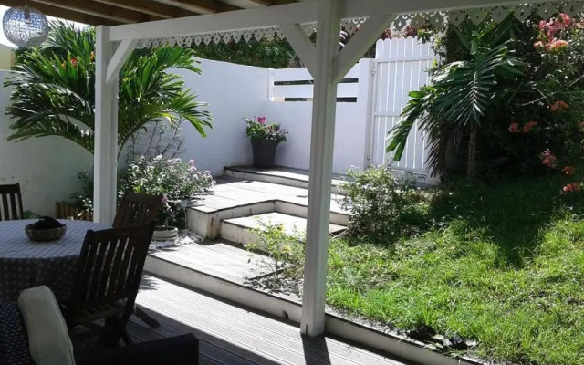 TICASE SOLEIL - F2 tout confort, terrasse, jardin privatif, DIDIER