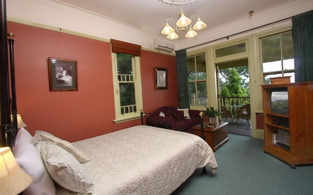 moments Mountain Retreat – Guest Rooms – Sydney