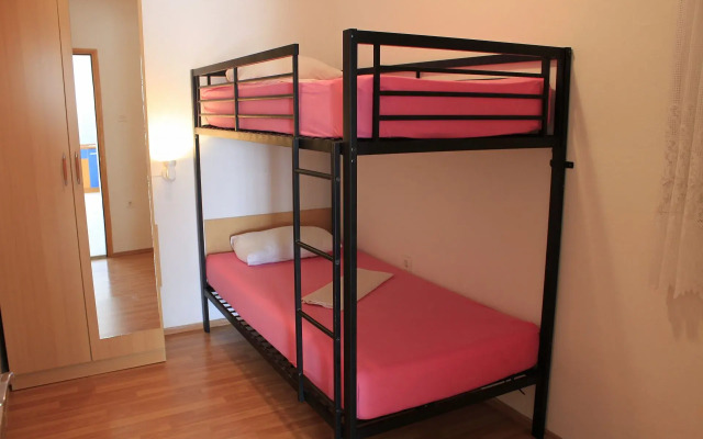 Apartment Vik - 250 m from beach A1 Brodarica, Riviera Sibenik