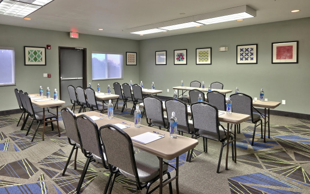Holiday Express & Suites Portales by IHG