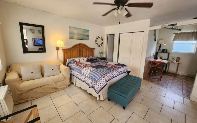 Silver Sands Motel