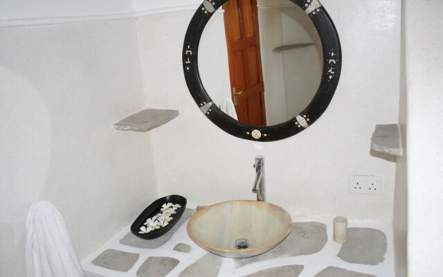 House With in Watamu With Pool Access Furnished Terrace a